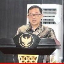 Rektor Unsrat Prof. Oktovian Sompie (Foto : Dok. Unsrat)