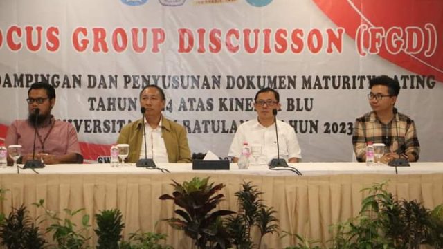 Rektor Unsrat Prof.. Oktovian Sompie (Ke 2 dari kiri), (Foto : Dok Unsrat)