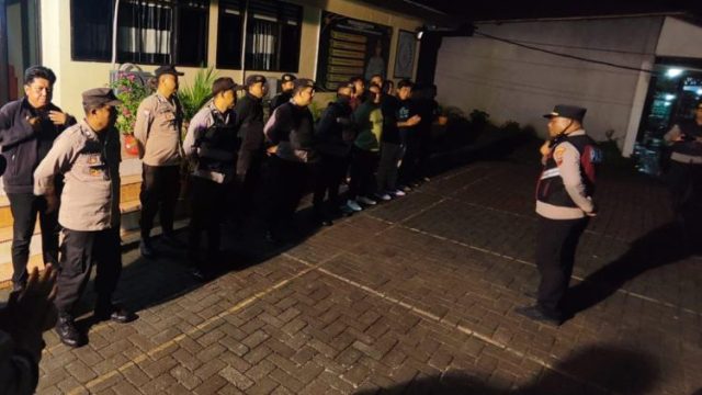 Gabungan Polsek Pineleng, Patroli Rayon, dan ROTR Polresta Manado Tingkatkan KRYD