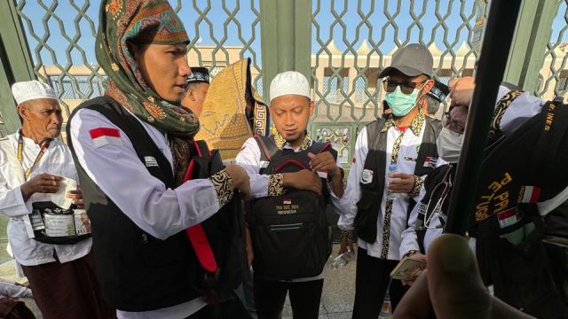 Polri mengirimkan sebanyak 7 polisi wanita (Polwan)