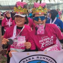 Iptu Dr. Ni Made Suti Arini, SH., MH, personel Polwan Polda Sulawesi Utara yang bertugas di Bidang Propam ini sukses mencuri perhatian di ajang lomba lari Kemala Run 2024 yang diikuti 10.000 peserta di ICE, BSD, Tangerang Selatan, Minggu 9 Juni 2024, yang dibuka oleh Kapolri.