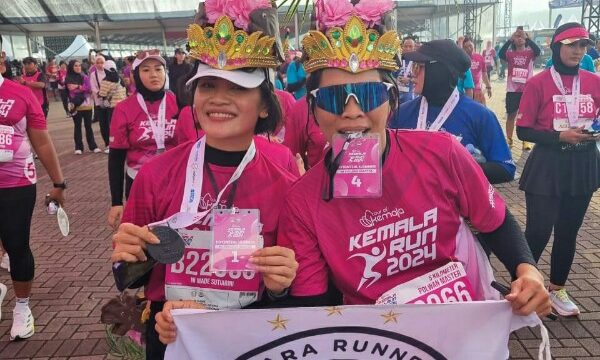 Iptu Dr. Ni Made Suti Arini, SH., MH, personel Polwan Polda Sulawesi Utara yang bertugas di Bidang Propam ini sukses mencuri perhatian di ajang lomba lari Kemala Run 2024 yang diikuti 10.000 peserta di ICE, BSD, Tangerang Selatan, Minggu 9 Juni 2024, yang dibuka oleh Kapolri.