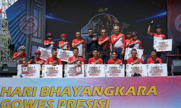 Ratusan peserta meramaikan event Hari Bhayangkara Gowes Presisi yang digelar Polda Sulawesi Utara. Gowes Presisi ini dilepas oleh Kapolda Sulut Irjen Pol Yudhiawan, di halaman Presisi Polda Sulut, Sabtu (29/6/2024) pagi.