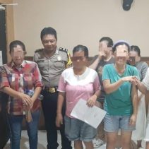 Bhabinkamtibmas (Bintara Pembina Keamanan dan Ketertiban Masyarakat) dari Polsek Wenang, Kota Manado, terbukti menjadi penengah yang efektif dalam menyelesaikan perselisihan antar warga dengan menerapkan metode problem solving.