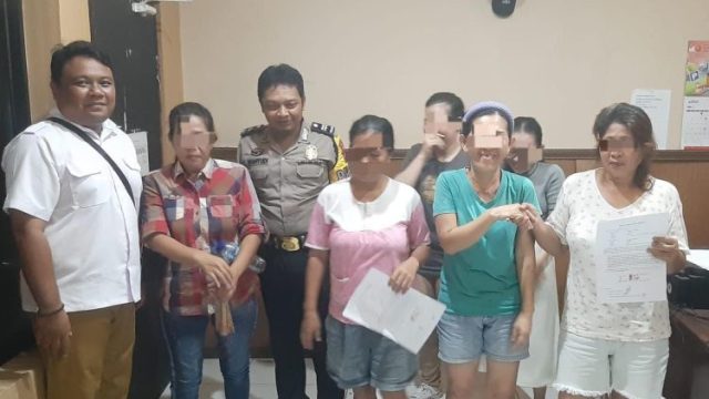 Bhabinkamtibmas (Bintara Pembina Keamanan dan Ketertiban Masyarakat) dari Polsek Wenang, Kota Manado, terbukti menjadi penengah yang efektif dalam menyelesaikan perselisihan antar warga dengan menerapkan metode problem solving.