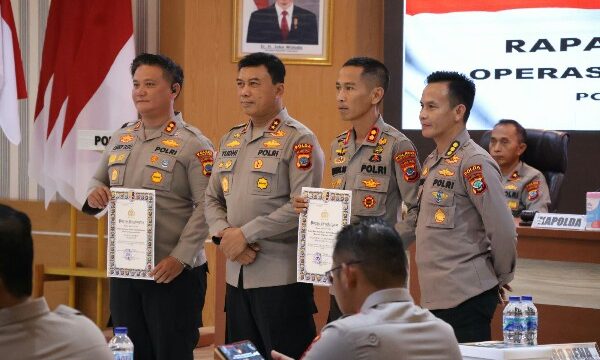 Polda Sulawesi Utara melaksanakan Gelar Pembinaan dan Operasional Triwulan II Tahun 2024, yang digelar di aula Tribrata Polda Sulut, Senin (29/7/2024).