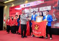 Undip (Universitas Diponegoro) meraih Juara 1 Lomba Debat Hukum di tingkat Mabes Polri, Selasa (30/7/2024). Kepala Divisi Hukum Polri, Irjen Viktor Theodorus Sihombing