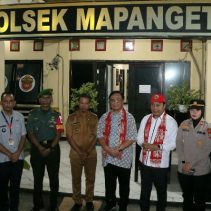 Polsek Mapanget mendapat kunjungan dari Tim Kompolnas RI dipimpin langsung oleh Ketua Harian Kompolnas Irjen Pol Purn Benny Mamoto didampingi Komisioner Kompolnas H. Muhammad Dawam, Rabu (10/7/2024)