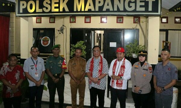Polsek Mapanget mendapat kunjungan dari Tim Kompolnas RI dipimpin langsung oleh Ketua Harian Kompolnas Irjen Pol Purn Benny Mamoto didampingi Komisioner Kompolnas H. Muhammad Dawam, Rabu (10/7/2024)