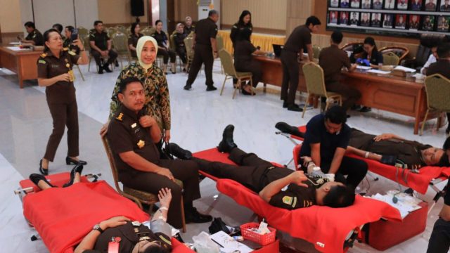 Dalam rangka Hari Bhakti Adhyaksa (HBA) Ke-64 Tahun 2024, Kejaksaan Tinggi (Kejati) Sulawesi Utara (Sulut), melaksanakan kegiatan  donor darah di Manado, Selasa (16/7/2024).