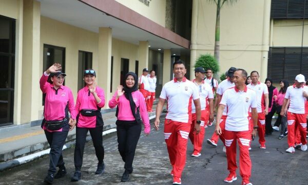 Olahraga bersama digelar Pengurus Daerah Bhayangkari Sulawesi Utaradalam rangka memperingati Hari Kesatuan Gerak Bhayangkari (HKGB) ke-72 tahun 2024.