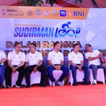 Polri menggelar acara Perlombaan Sepeda Zebra Bhayangkara Presisi Sudirman Loop 2024, Sabtu (13/7/2024). Acara ini mendapatkan antusias yang cukup besar dari masyarakat dan atlet sepeda.