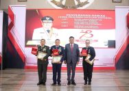 Hari Bhayangkara Ke-78,Kadispers Lanud Sam Ratulangi Letkol Adm Rudy Longdong menerima penghargaan Juara II Lomba Menembak Kapolda Cup 2024 di Aula Mapalus Kantor Gubernur Sulawesi Utara, Manado, Senin (1/7/2024).