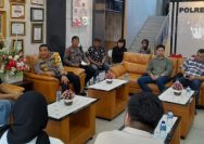 Kapolresta Manado Kombes Pol Julianto Sirait mengadakan pertemuan dengan pihak Astra di Kantor Polresta Manado, Rabu (17/7/2024).