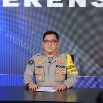 Bareskrim Polri melakukan penggeledahan di rumah eks pegawai Badan Pengawas Obat dan Makanan (BPOM) inisial SD, tersangka kasus pemerasan dan gratifikasi. Penggeledahan dilakukan di wilayah Bogor pada Selasa 13 Agustus 2024.
