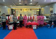 Polwan Polda Sulawesi Utara (Sulut) bekerja sama dengan Bidang Dokkes dan PMI Manado menggelar aksi kemanusiaan donor darah, yang dilaksanakan di aula Catur Prasetya Polda Sulut, Senin (19/8/2024).