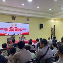 Kapolresta Manado Kombes Julianto P. Sirait  memimpin Latihan Pra Operasi Pekat (Penyakit Masyarakat) Samrat 2024 di Mapolresta Manado