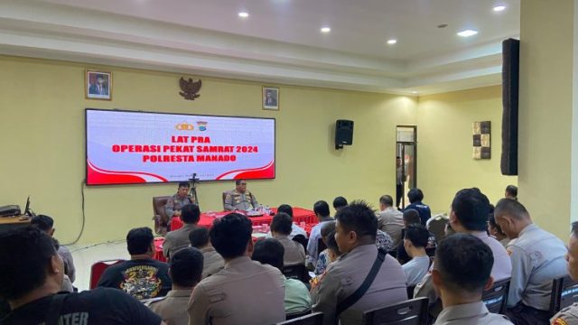 Kapolresta Manado Kombes Julianto P. Sirait  memimpin Latihan Pra Operasi Pekat (Penyakit Masyarakat) Samrat 2024 di Mapolresta Manado