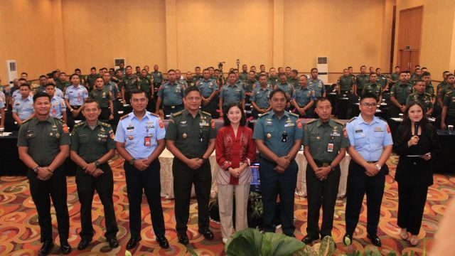 personel Lanud Sam Ratulangi mengikuti Literasi Digital sektor pemerintahan kepada prajurit TNI wilayah Kota Manado di Hotel Aston, Sulawesi Utara. Rabu (7/8/2024).