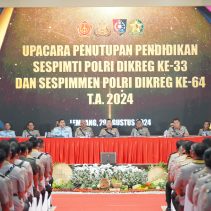 Lulusan,  Kapolri Jenderal Polisi Drs. Listyo Sigit Prabowo menutup pendidikan Sespimti Dikreg ke-33 dan Sespimen Dikreg ke-64 Tahun Ajaran 2024.