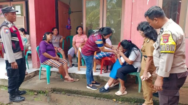 Polsek Wori turut serta dalam pengamanan kegiatan Pekan Imunisasi Nasional (PIN) Polio yang dilaksanakan di Kantor Hukum Tua Desa Ponto, Kecamatan Wori.