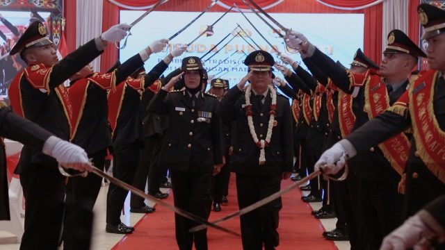 Irjen Pol Dedi Prasetyo sebagai Asisten Kapolri Bidang Sumber Daya Manusia memimpin wisuda purna bakti pembinaan tradisi pengakhiran dinas di lingkungan mabes Polri T.A 2024 di PTIK hari Rabu (07/08/24).
