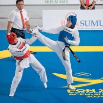 Atlet Taekwondo Polri Bripda Rizky Anugrah Prasetyo yang mewakili provinsi Jawa Timur berhasil merebut medali emas pada PON XXI Aceh Sumut.