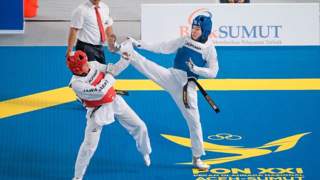 Atlet Taekwondo Polri Bripda Rizky Anugrah Prasetyo yang mewakili provinsi Jawa Timur berhasil merebut medali emas pada PON XXI Aceh Sumut.