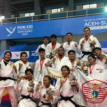 Atlet judo Polri Bripda M. Alfiansyah Lubis berhasil merebut medali emas di kategori beregu campuran, Sabtu (14/09/24) di Gelanggang Universitas Syah Kuala, Banda Aceh.