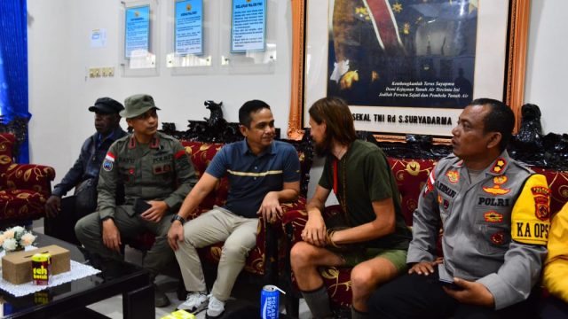 Pilot Philip Kurun waktu 1,5 tahun disandera KKB Egianus Kogoya di wilayah Nduga. Berbagai upaya telah dilakukan pemerintah Republik Indonesia