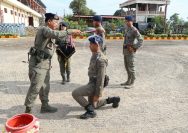 Kapolda Sulawesi Utara Irjen Pol Yudhiawan menutup pelatihan kemampuan Brimob dan tradisi pembaretan Bintara dan Tamtama Remaja tahun 2024, di Mako Brimob Batalyon C Pelopor, Sat Brimob Polda Sulut, Rabu (18/9/2024).