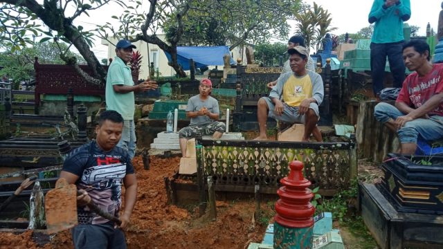 Kadivhumas Polri Irjen. Pol. Sandi Nugroho melakukan menyampaikan apresiasi secara langsung kepada Bripka Joko Hadi Aprianto, S.H. Bintara Polsek Samarinda Hulu.