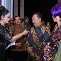 Kapolri Jenderal Polisi Drs. Listyo Sigit Prabowo, M.Si., menghadiri malam perayaan Ulang Tahun ke-13 KompasTV. Puncak malam perayaan itu digelar di The Tribrata, Jakarta Selatan.