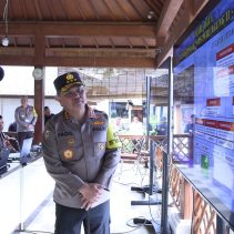 Komjen Fadil Imran memantau langsung kerja personel di pos komando taktis (poskotis) Satgas Tindak dan Satgas Walrolakir, Sabtu (31/8/2024).