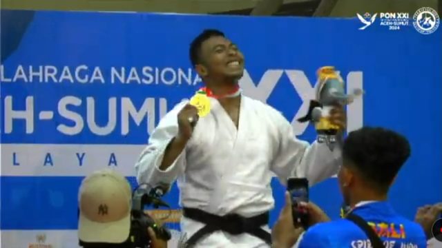Judoka Brimob, Bharaka I Kadek Pasek Karisna dalam babak final berhasil meraih Medali Emas usai mengalahkan Judoka asal Bali pada pertandingan kelas 90 kg putra pada Pekan Olahraga Nasional (PON) XXI Aceh-Sumut 2024 di GOR Universitas Syiah Kuala, Banda Aceh, Aceh, Rabu(11/9/2024).