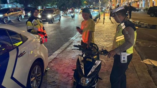 Satuan Lalu Lintas Polresta Manado telah melaksanakan kegiatan razia kepolisian di Jalan Piere Tendean sebagai bagian dari upaya mereka untuk menjaga ketertiban lalu lintas di wilayah tersebut, sabtu (31/08/24)