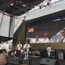 HUT, Kapolri Jenderal Pol. Listyo Sigit Prabowo dan Panglima TNI Jenderal Agus Subiyanto kompak bernyanyi bersama di perhelatan Pesta Rakyat HUT ke-79 TNI di Monas, Jakarta Pusat, Minggu (22/9/24).