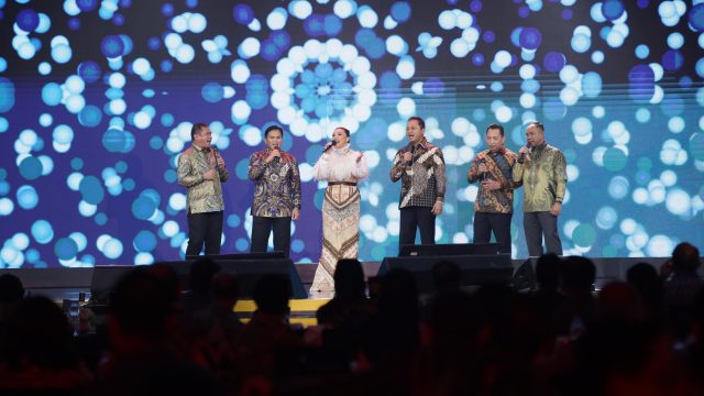 Kapolri Jenderal Polisi Drs. Listyo Sigit Prabowo,Panglima TNI Jenderal Agus Subiyanto, KSAD Jenderal TNI Maruli Simanjuntak, KSAU Tonny Harjono, dan KSAL Muhammad Ali nampak menyumbang dua lagu dalam puncak perayaan Hari Ulang Tahun (HUT) KompasTV ke-13.