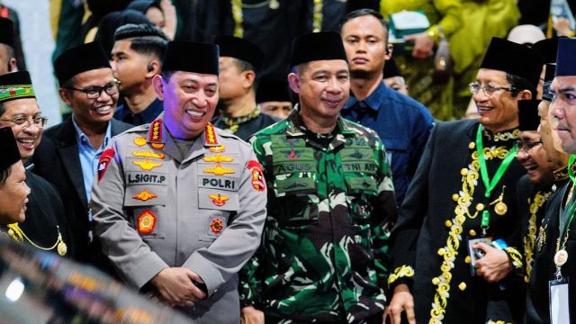 Kapolri Jenderal Polisi Drs. Listyo Sigit Prabowo bersama Panglima TNI Jenderal Agus Subiyanto mendampingi Presiden Joko Widodo (Jokowi) membuka Musabaqah Tilawatil Qur’an Nasional (MTQN) ke XXX Tahun 2024.