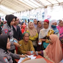 Kepedulian Bhayangkari Polri melakukan kegiatan aksi peduli kepada masyarakat yang berada di Pulau Sebatik, Nunukan, salah satu pulau terluar NKRI, Jumat (13/9/2024).