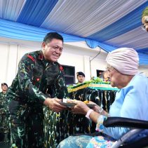 Syukuran Peringatan Hari Ulang Tahun (HUT) Ke-65 Pelopor mengusung tema “Dengan Skill, Spirit Dan Stamina Pelopor Kami Siap Melakukan Yang Terbaik Untuk NKRI Guna Menyongsong Indonesia Emas 2045” yang berlangsung di Mako Pasukan Pelopor Korbrimob Polri Kelapadua, Cimanggis, Kota Depok. Sabtu (14/9/2024).