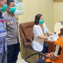Polresta Manado terus menunjukkan komitmennya terhadap kesejahteraan tahanan dengan menggelar pemeriksaan kesehatan rutin atau rikkes yang dilakukan oleh Sie Dokkes pada hari Selasa 27 Agustus 2024.