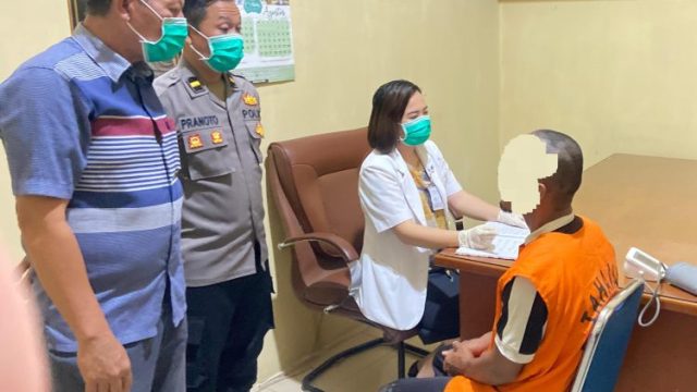 Polresta Manado terus menunjukkan komitmennya terhadap kesejahteraan tahanan dengan menggelar pemeriksaan kesehatan rutin atau rikkes yang dilakukan oleh Sie Dokkes pada hari Selasa 27 Agustus 2024.