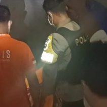 Polsek Pineleng bergerak cepat mengamankan Tempat Kejadian Perkara (TKP) penemuan mayat seorang pria di Desa Koha Timur Jaga IV, Kecamatan Mandolang, Kabupaten Minahasa.