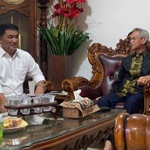 YSK Bertemu Jainudin Damopolii