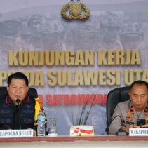 Kapolda Sulawesi Utara Irjen Pol Roycke Harry Langie didampingi Wakapolda Brigjen Pol Bahagia Dachi dan PJU mengunjungi Markas Komando Satuan Brimob Polda Sulut, Paniki Manado, Senin (21/10/2024).