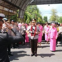 Personel Polda Sulut Lepas Kepergian Irjen Pol Yudhiawan