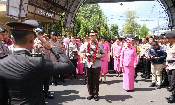 Personel Polda Sulut Lepas Kepergian Irjen Pol Yudhiawan