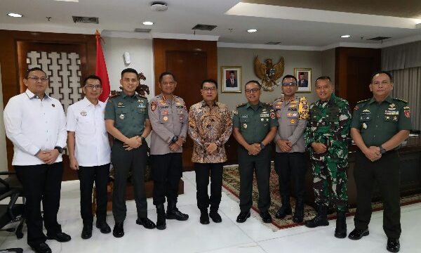 Dirsamapta Polda Sulut Terima Penghargaan dari Kepala Staf Kepresidenan RI