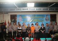 Kapolda Sulawesi Utara Irjen Pol Roycke Harry Langie bersama sejumlah PJU Polda dan Bintara Remaja (Baja) Polri angkatan 51/55 tahun 2024 melaksanakan bakti sosial (Baksos) di Panti Werdha Damai Ranomuut, Dendengan Dalam, Kecamatan Paal Dua, Manado, Selasa (15/10/2024).